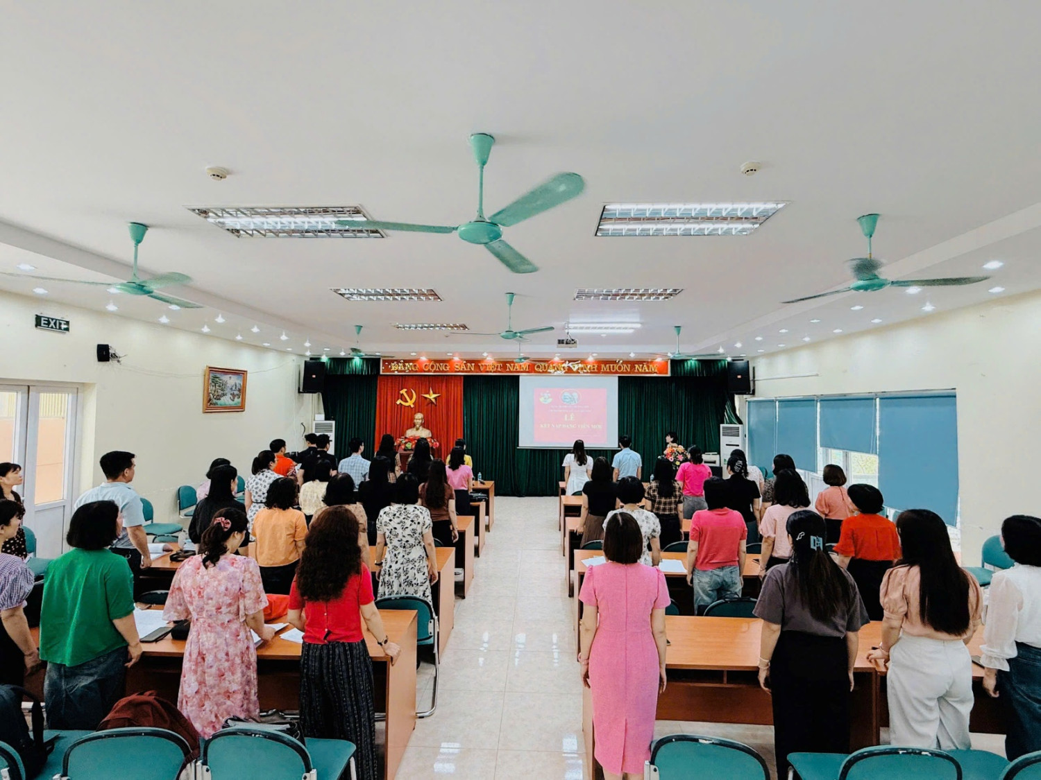 KẾT NẠP ĐẢNG VIÊN MỚI