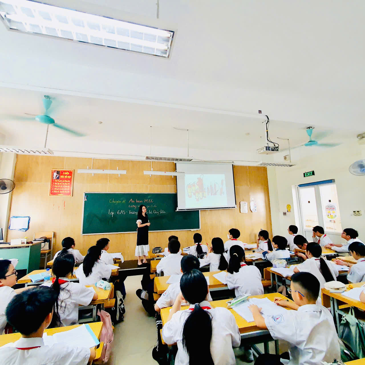 TUYÊN TRUYỀN AN TOÀN PHÒNG CHÁY CHỮA CHÁY CÔNG SỞ VÀ GIA ĐÌNH CHO HỌC SINH THCS